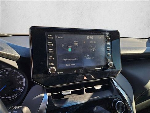 Used 2021 Toyota Venza LE w/ Carpet Mat Package (TMS) image 12