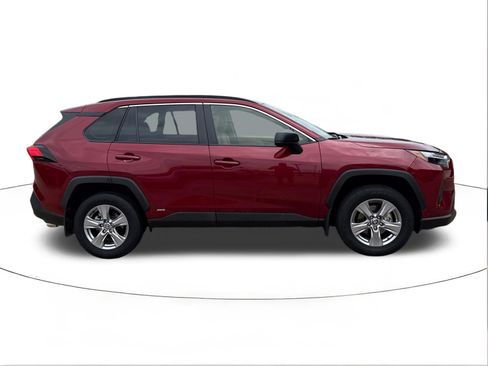 Used 2025 Toyota RAV4 LE AWD/4WD image 2
