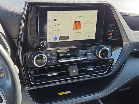 Used 2023 Toyota Highlander XSE image 18