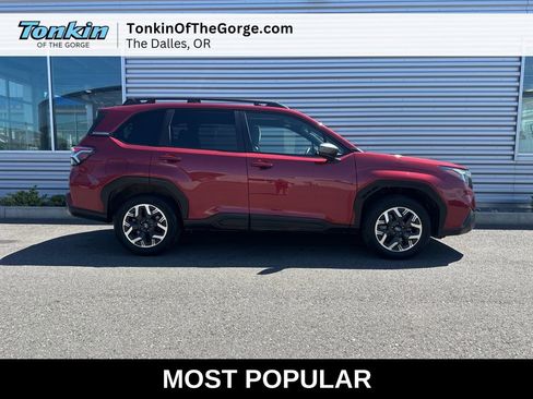 Used 2025 Subaru Forester Premium AWD/4WD image 2