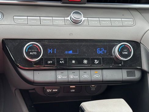 Used 2024 Hyundai Elantra SEL image 19