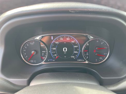 Used 2022 GMC Acadia AT4 w/ Technology Package image 4