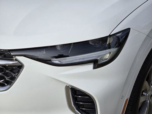 Used 2022 Buick Envision Avenir w/ Technology Package II image 8