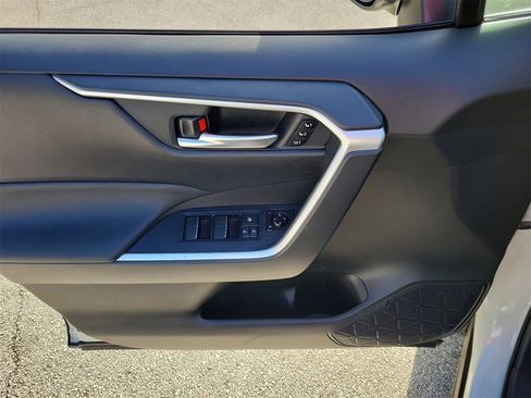 Used 2021 Toyota RAV4 XLE Premium image 14