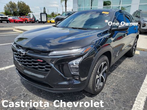 Used 2024 Chevrolet Trax RS image 1