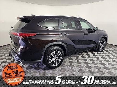 Used 2021 Toyota Highlander XLE image 11