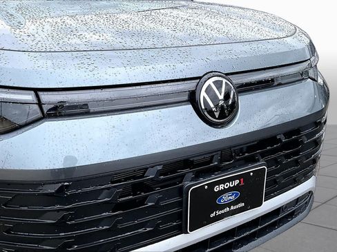 Used 2026 Volkswagen Tiguan SE FWD image 30