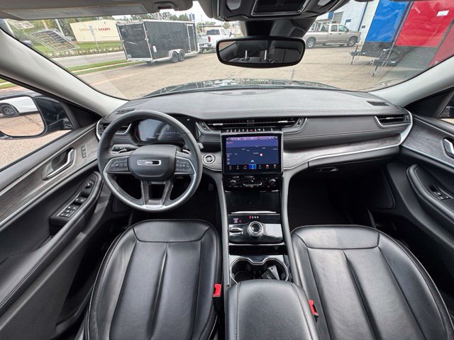 Used 2023 Jeep Grand Cherokee L Limited AWD/4WD image 16