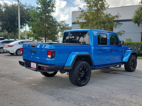 Used 2024 Jeep Gladiator Sport AWD/4WD image 5