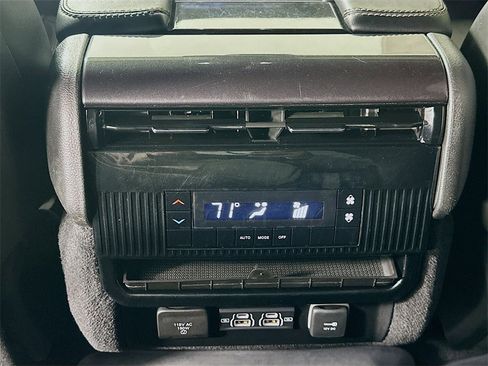 Used 2023 Jeep Wagoneer 2WD image 22