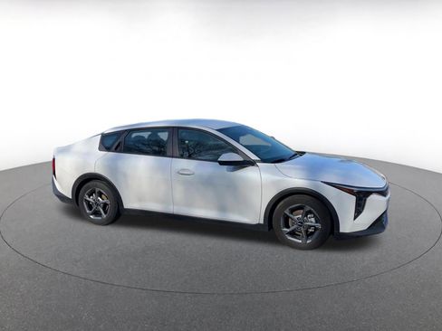 Used 2025 Kia K4 LXS image 2