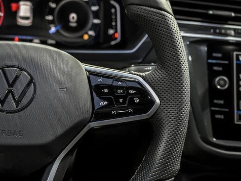 Used 2024 Volkswagen Tiguan SEL R-Line image 24