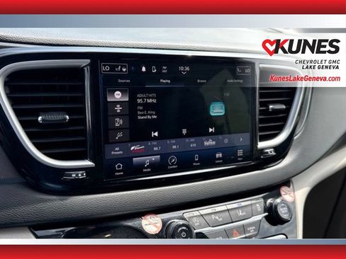 Used 2023 Chrysler Pacifica Touring-L FWD image 17