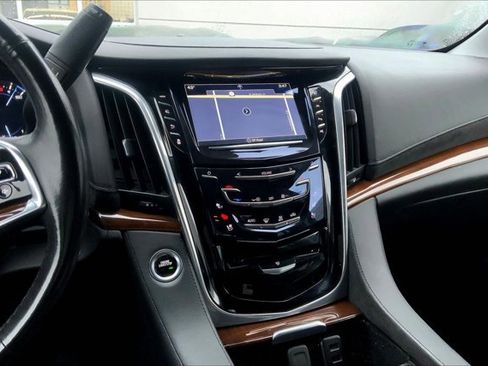 Used 2020 Cadillac Escalade Luxury image 5