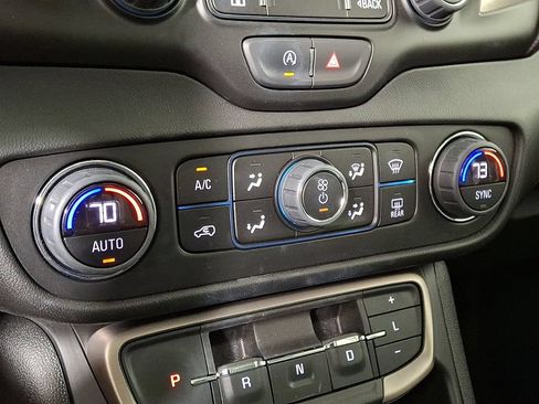Used 2023 GMC Terrain Denali w/ Denali Premium Package AWD/4WD image 18