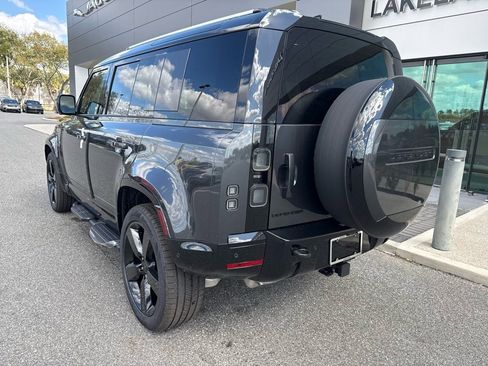 New 2026 Land Rover Defender 110 X-Dynamic SE image 2