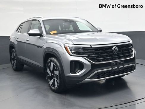 Used 2024 Volkswagen Atlas Cross Sport SE image 1