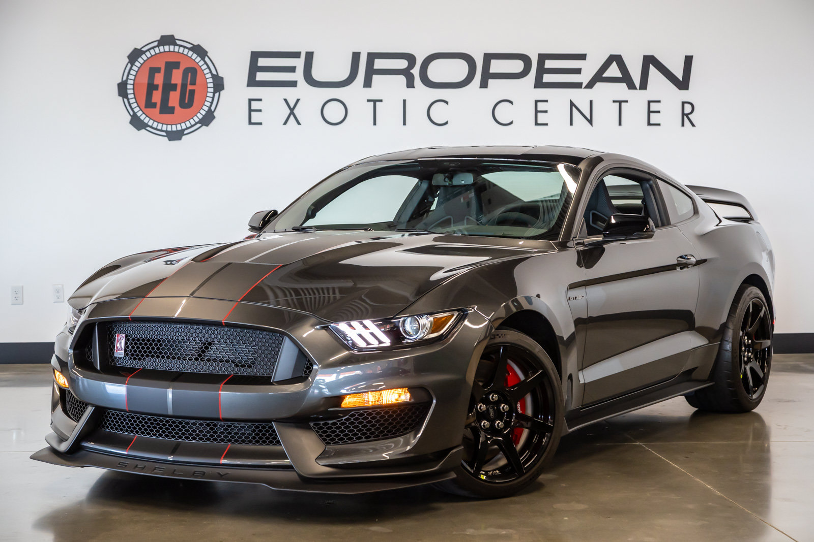 Used 2019 Ford Mustang Shelby GT350R w/ GT350R Equipment Group 920A RWD image 5