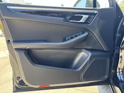 Used 2022 Porsche Macan image 21