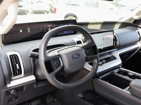 Used 2025 Ford Expedition Active AWD/4WD image 22