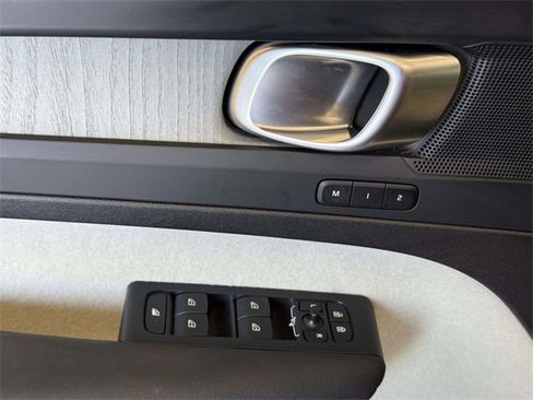 Used 2025 Volvo XC40 B5 Plus w/ Protection Package Premier image 21