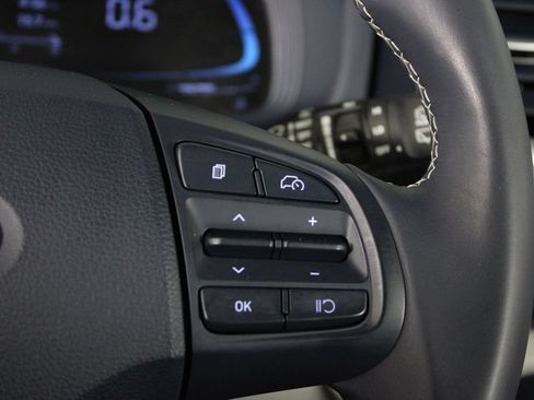 Certified 2024 Hyundai Venue Limited FWD image 28