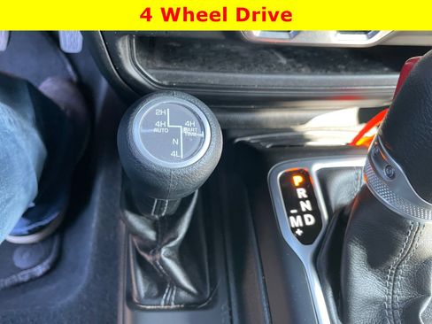 Used 2024 Jeep Wrangler Unlimited w/ Convenience Group AWD/4WD image 19