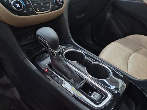 Used 2024 Chevrolet Equinox Premier AWD/4WD image 25