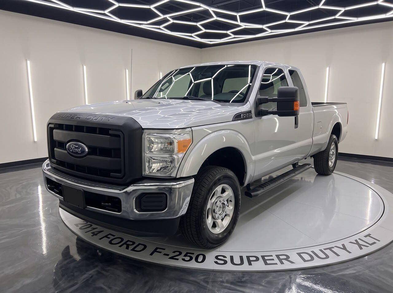 Used 2014 Ford F250 XLT w/ Camper Package AWD/4WD image 1