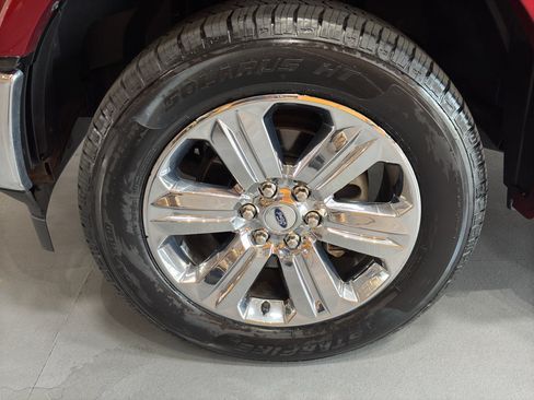 Used 2019 Ford F150 Lariat w/ Equipment Group 502A Luxury AWD/4WD image 9