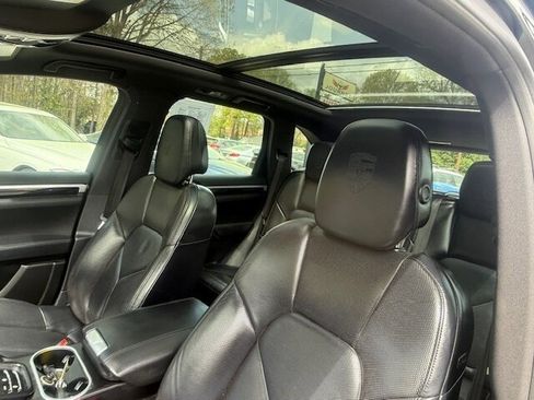 Used 2017 Porsche Cayenne Platinum Edition image 10