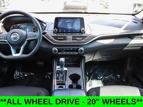 Used 2025 Nissan Altima 2.5 SV AWD/4WD image 12