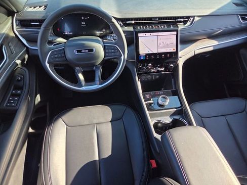 Used 2025 Jeep Grand Cherokee L Limited image 9