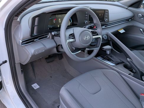 New 2026 Hyundai Elantra SE image 8