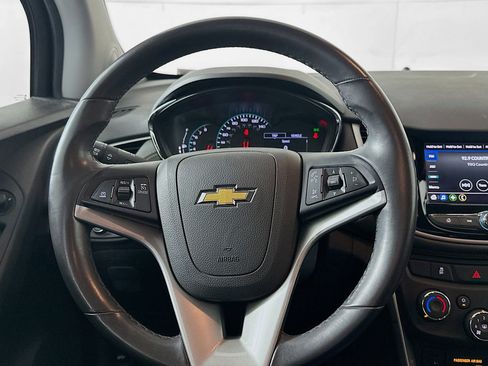 Used 2020 Chevrolet Trax LT w/ Driver Confidence Package image 18