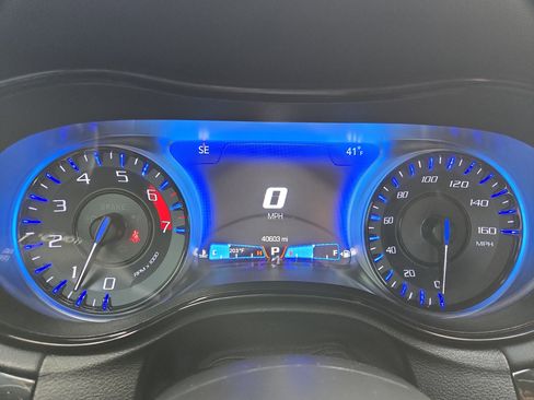 Used 2023 Chrysler 300 C image 17