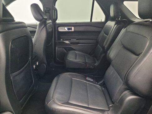 Used 2020 Ford Explorer Limited image 18