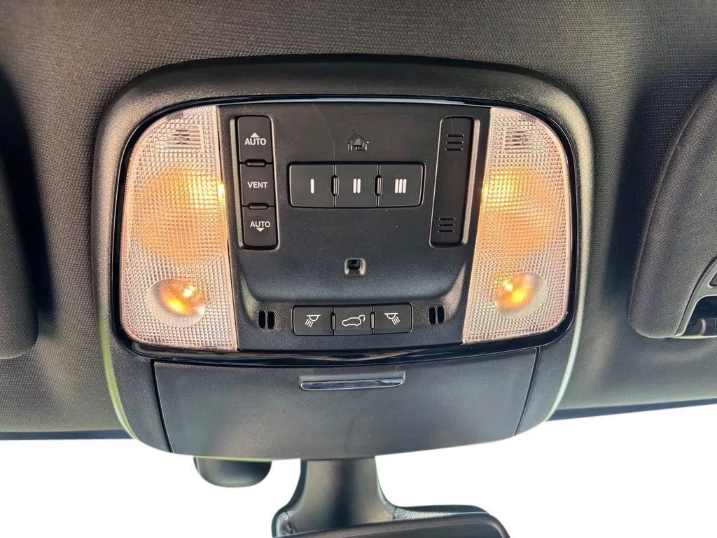 Used 2025 Dodge Durango R/T AWD/4WD image 20