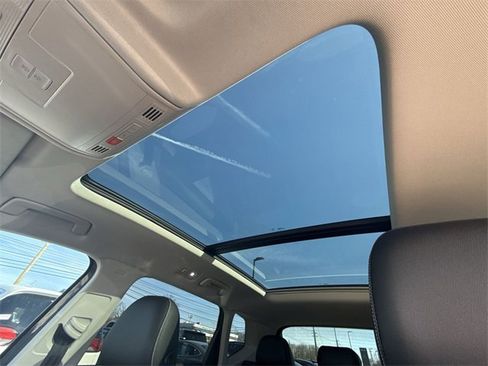 Used 2024 Volkswagen Taos SEL image 21