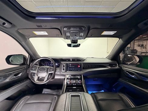 Used 2022 GMC Yukon Denali w/ Denali Premium Package AWD/4WD image 11