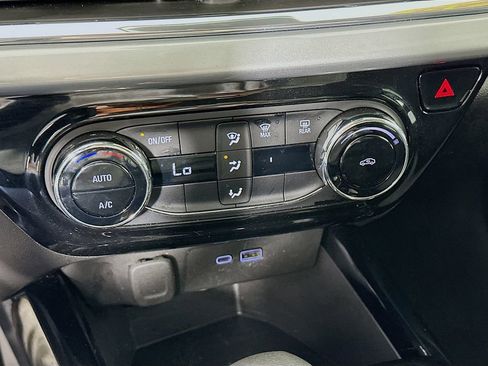 Used 2025 Chevrolet Trax LT FWD image 21