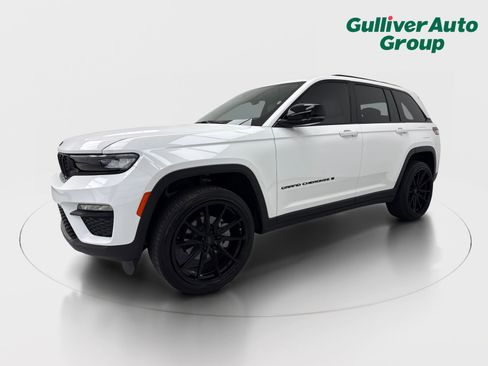 Used 2025 Jeep Grand Cherokee Limited w/ Black Appearance Package image 2