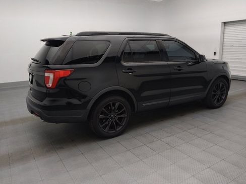 Used 2018 Ford Explorer XLT w/ Equipment Group 202A FWD image 10