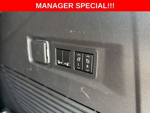 Used 2022 Chevrolet Tahoe Z71 w/ Z71 Off-Road Package AWD/4WD image 14