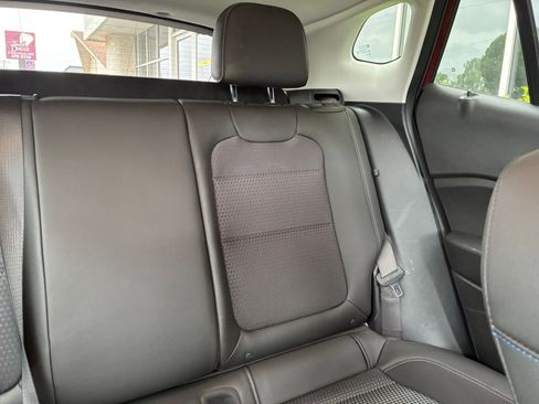 Used 2025 Chevrolet Trax LT w/ LT Convenience Package FWD image 36