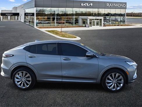 Used 2024 Buick Envista Avenir image 2