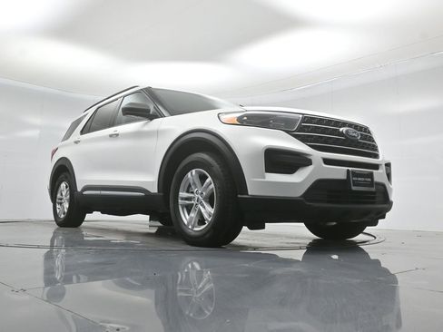 Certified 2023 Ford Explorer XLT RWD image 45