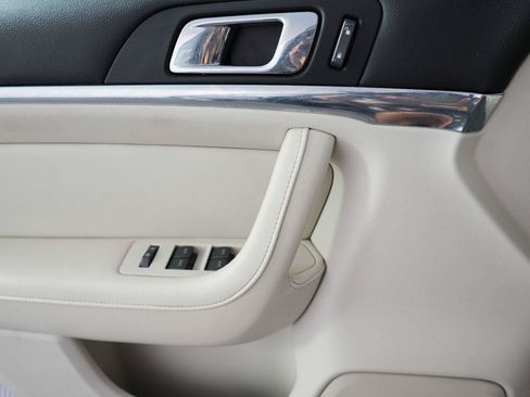 Used 2011 Lincoln MKS FWD image 22