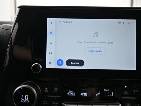 Used 2024 Toyota Highlander LE image 19