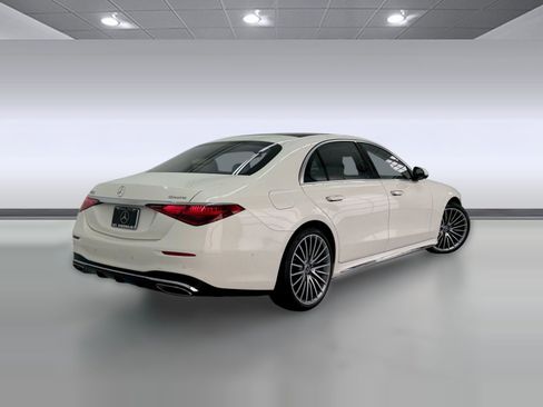 Certified 2022 Mercedes-Benz S 500 4MATIC image 7